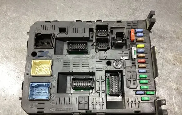 Citroen C5 Fuse module 966405998001 BSI04EV 00021008