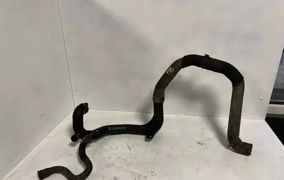Engine coolant pipe/hose