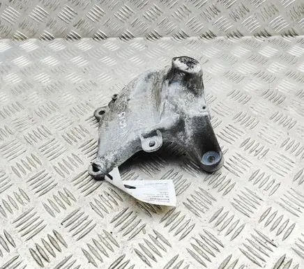 Volkswagen Touareg III Engine mounting bracket 8W0199308R
