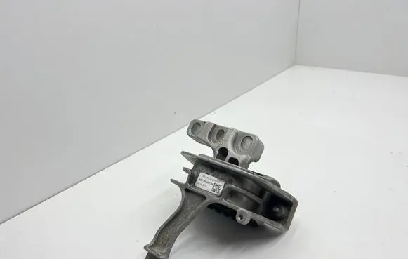 Engine mount bracket