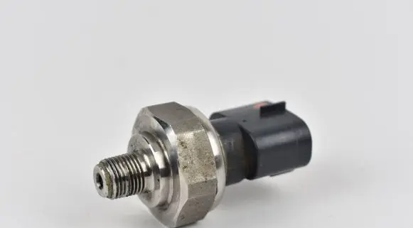 Toyota RAV 4 (XA30) Oil pressure sensor 8352060060