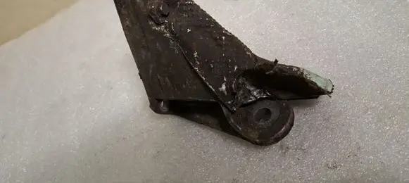 Volkswagen PASSAT B5.5 Gearbox mounting bracket 8D0399113