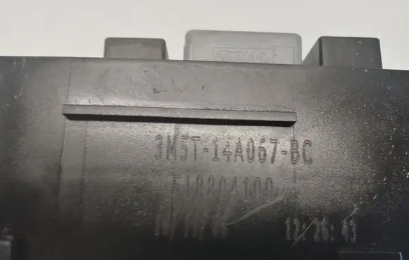 Ford Focus Fuse module 3M5T14A067BC 518804109