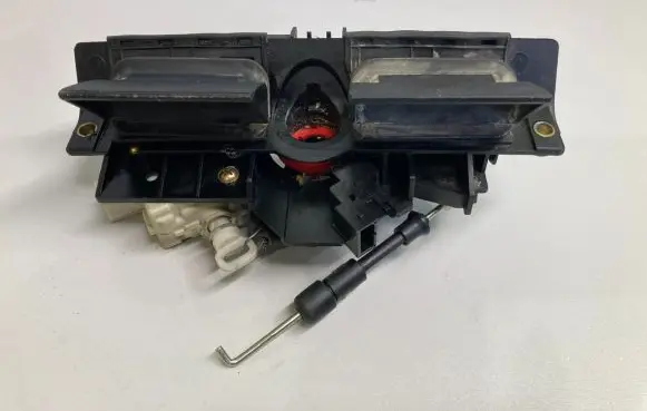 Audi A6 S6 C5 4B Tailgate exterior lock 8D9827565A 4B0827565B