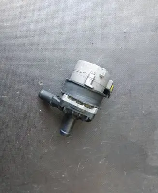 Mercedes-Benz CLA C117 X117 W117 Water pump A0005000486