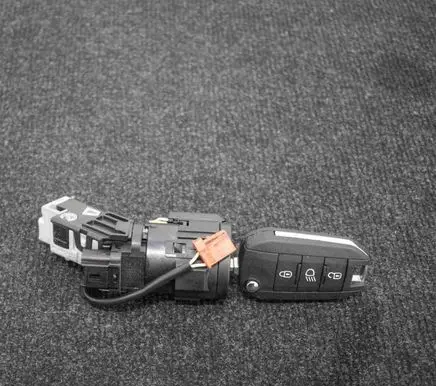 Peugeot 208 Ignition lock 9663123380