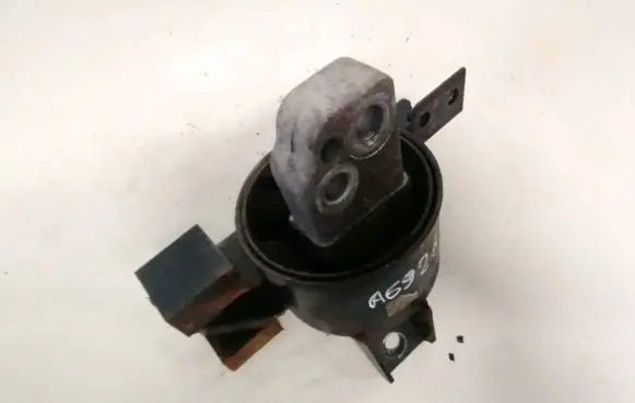 Hyundai Accent Engine mount bracket