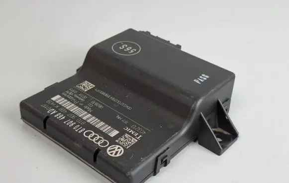 Audi A4 S4 B8 8K Gateway control module 8T0907468AD 403213 8T0907468K