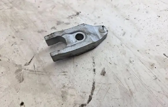 Opel Insignia A Fuel Injector clamp holder 1078631