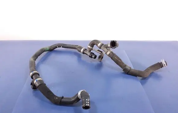 Engine coolant pipe/hose