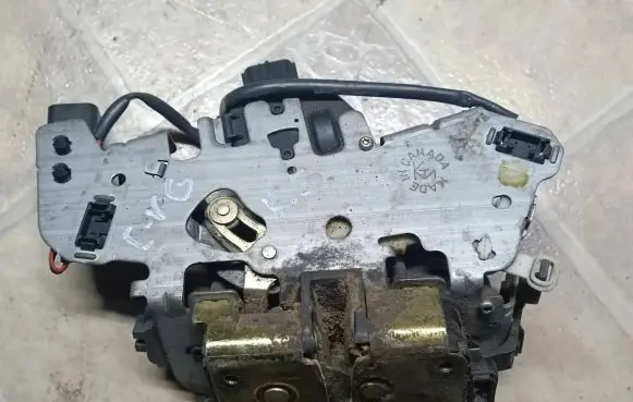Chrysler Grand Voyager IV Rear door lock