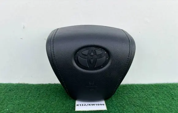 Toyota Avensis T270 Steering wheel airbag cover GA111-12590