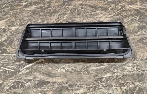 Maserati Quattroporte Quarter panel pressure vent 60665690