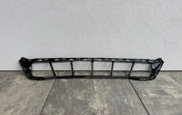 BMW 5 G60 G61 Front bumper lower grill 8084629
