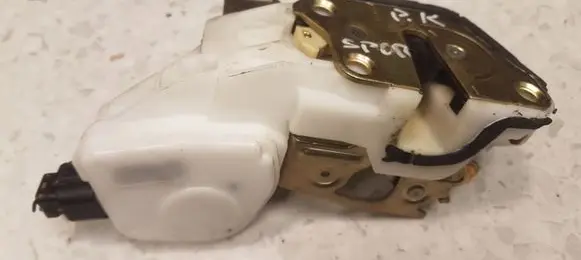 Mitsubishi Pajero Sport I Front door lock