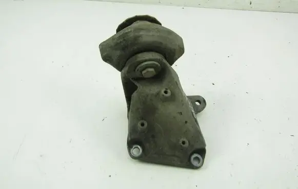 Volkswagen PASSAT B5.5 Engine mounting bracket 