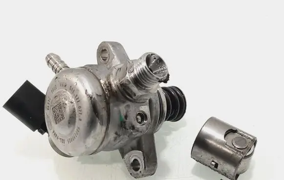 Skoda Octavia Mk3 (5E) Fuel injection high pressure pump 04E127027N