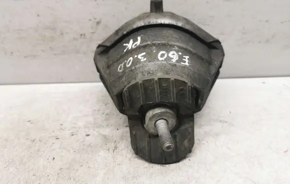 BMW 5 E60 E61 Engine mount bracket 15934612FR