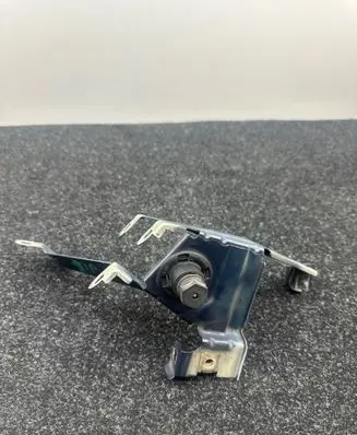 BMW 6 F12 F13 Fender mounting bracket 7183752