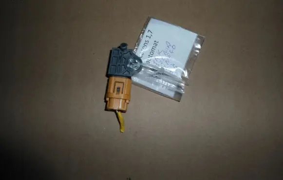 KIA Carens III Airbag deployment crash/impact sensor