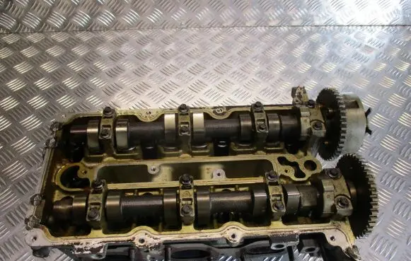 Jaguar X-Type Engine head RF-2X4E-6090-AD