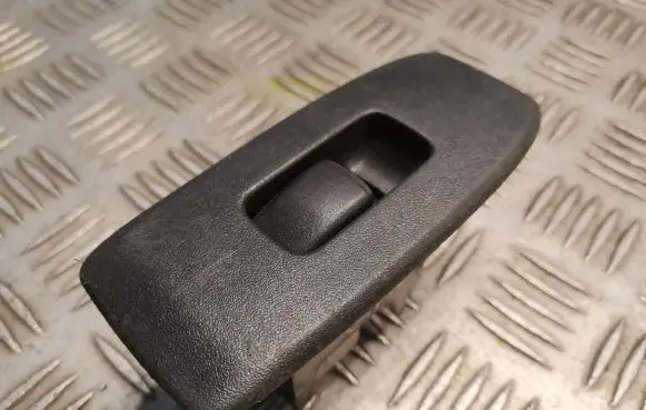 Mitsubishi Pajero Electric window control switch MR444892