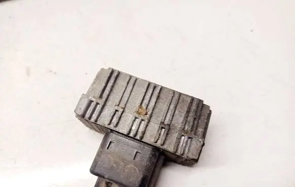 Opel Zafira A Glow plug pre-heat relay 09132691