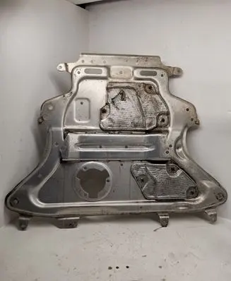 BMW 7 G11 G12 Engine splash shield/under tray 6884427