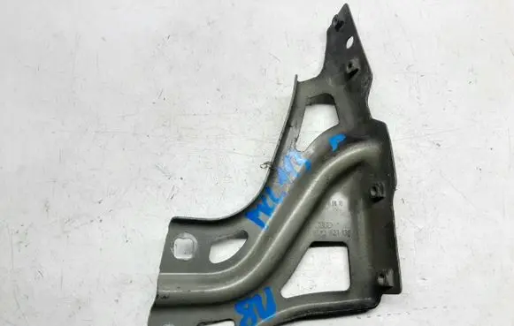 Audi Q3 8U Fender mounting bracket 8U0821136Q38U