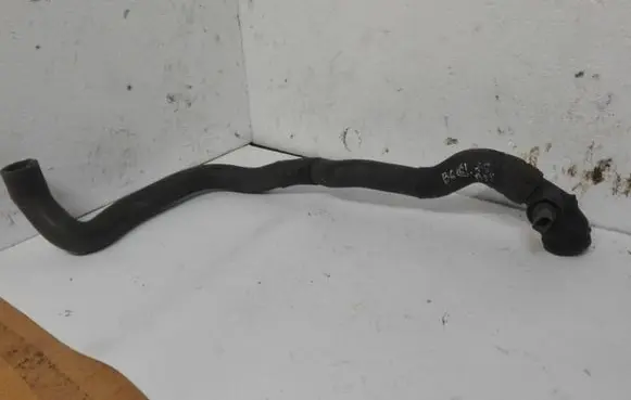 Volkswagen PASSAT B6 Engine coolant pipe/hose