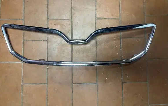 Skoda Octavia Mk3 (5E) Front bumper upper radiator grill 5E0853761A 81H1538