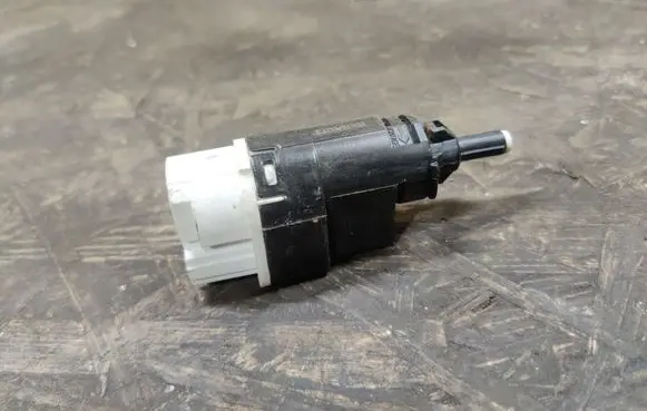 Dacia Sandero Brake pedal sensor switch 253206170R