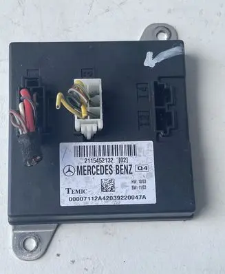 Mercedes-Benz E W211 Comfort/convenience module A2115452132