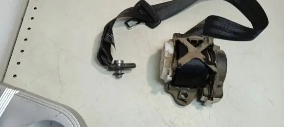 Audi Q3 8U Rear seatbelt 8U0857805B