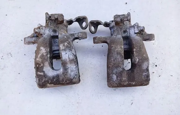 Opel Meriva B Rear brake caliper 2011R