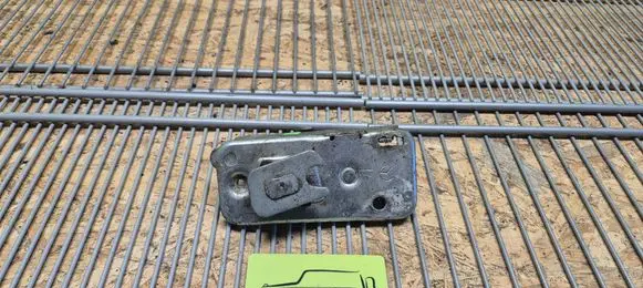 Mercedes-Benz G W461 W463 1st Gen Loading door lock A0007400635 A4637400635 0007400635