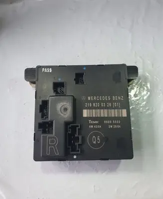 Mercedes-Benz CLS C219 Door control unit/module 2198200326