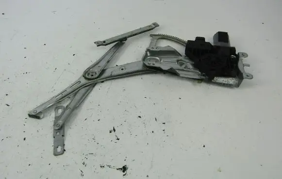 Opel Astra H Front door window regulator with motor 