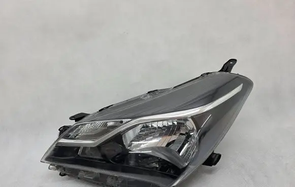 Toyota Yaris Headlight/headlamp