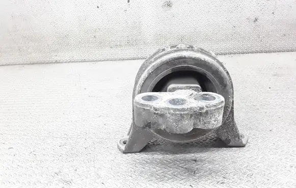 Opel Zafira B Engine mount bracket