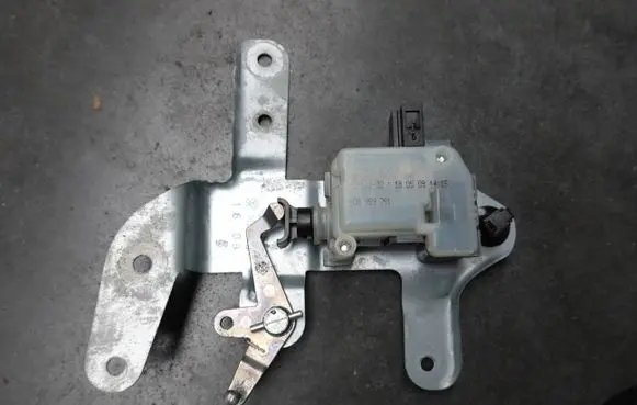 Volkswagen New Beetle Tailgate/trunk/boot lock/latch/bracket 1C0827603