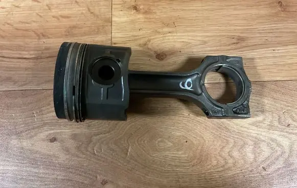 BMW 5 E39 Piston with connecting rod 