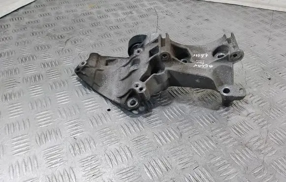 Renault Megane III Generator/alternator bracket 8200669495