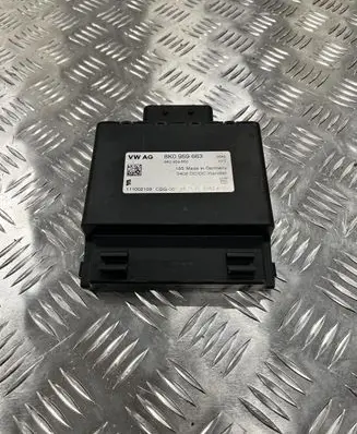 Audi A5 8T 8F Voltage converter/converter module 8K0959663