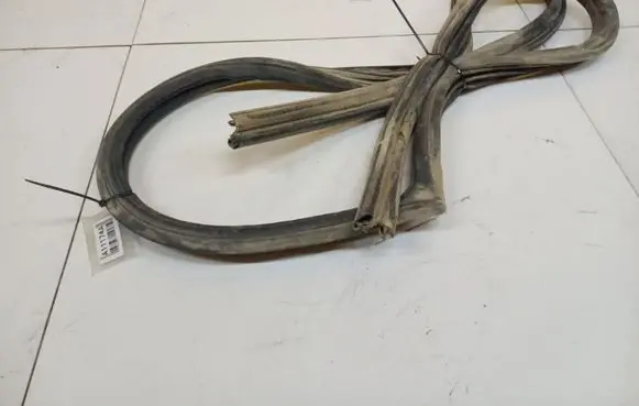 Nissan Primera Rubber seal rear door 