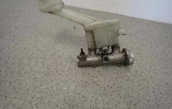 Nissan X-Trail T30 Master brake cylinder xtrailt30pompa