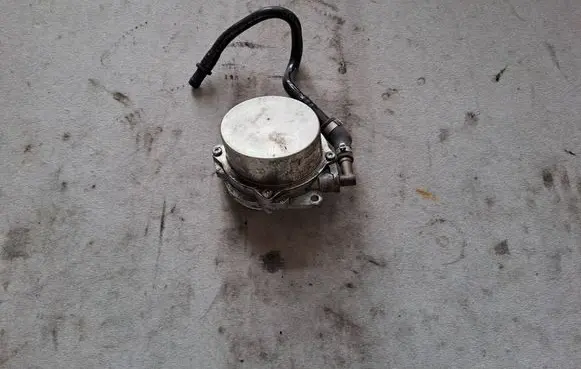 Audi A5 8T 8F Vacuum pump 700906110 057145100AF 09T1462447