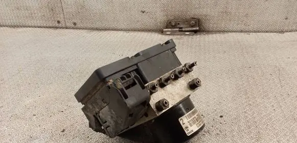 Volvo V70 ABS Pump P08671225 8671224