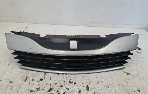 Renault Laguna II Front bumper upper radiator grill