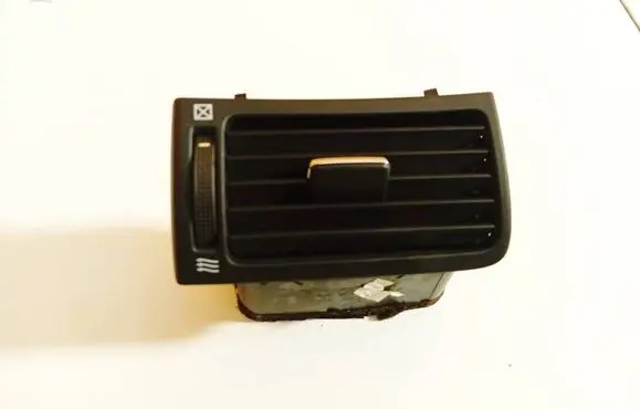 Toyota Avensis T250 Dash center air vent grill